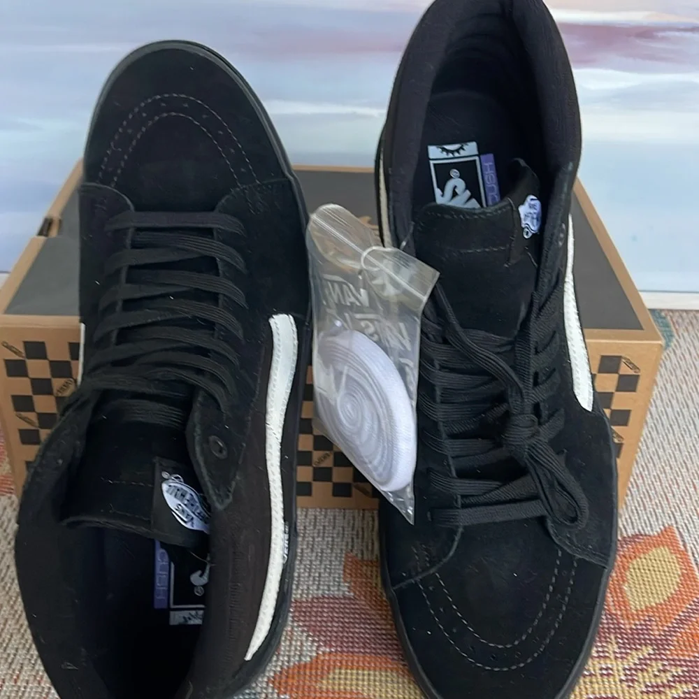 Vans WMNS Bmx Sk8-Hi
Black/Black
VN0005V0BKA
Sneakers - Picture 13 of 16